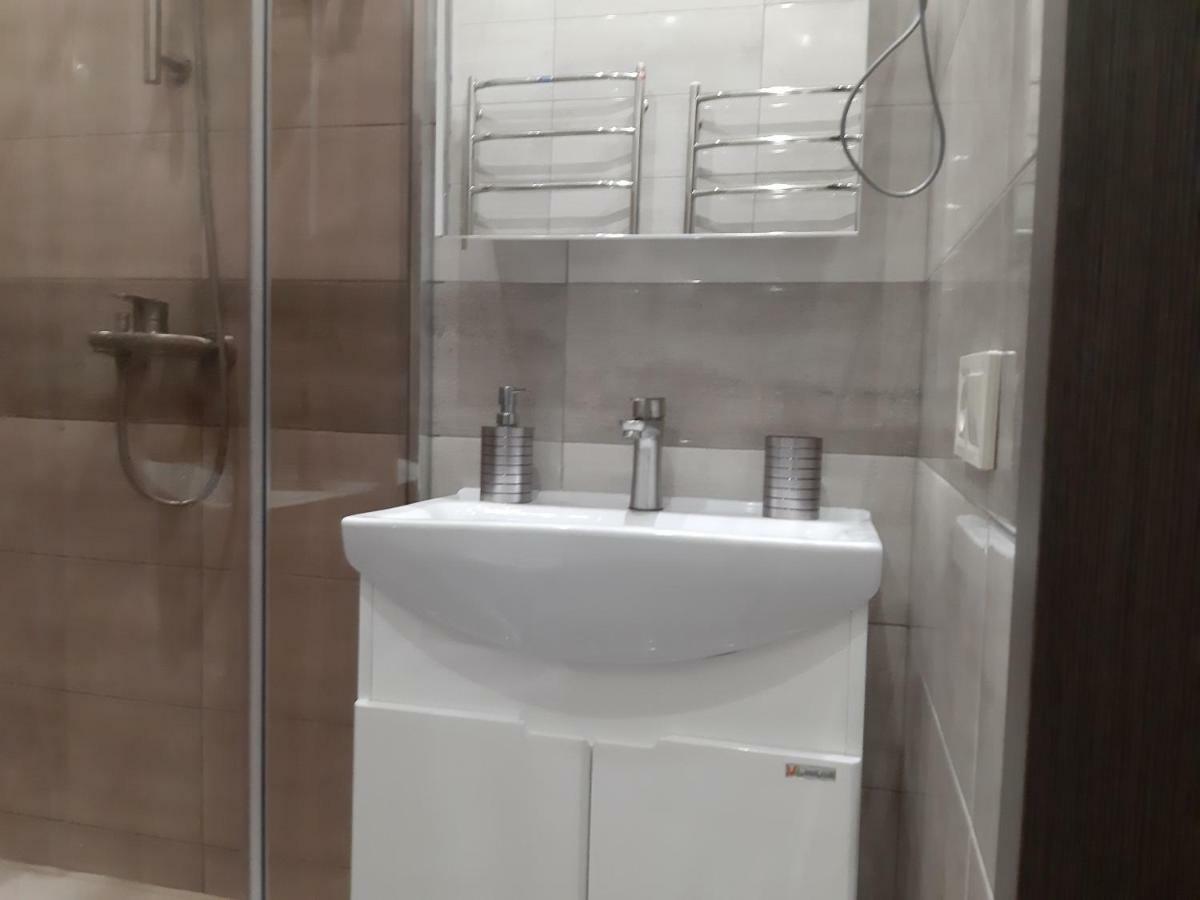 1 Stop From Railway Station Apartment Kiev Exterior photo